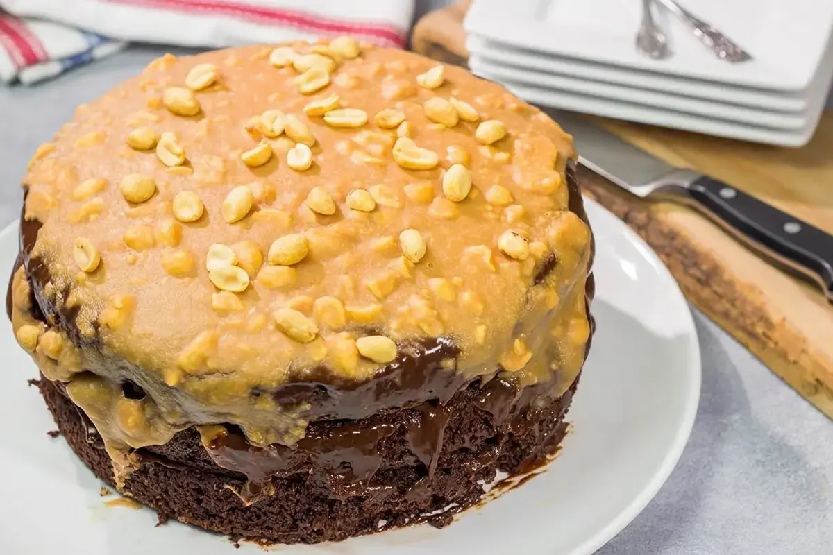 Caramel Chocolate Cake: A Decadent American Dessert With Salted Caramel And Peanuts 15 Caramel Chocolate Cake, Salted Caramel With Chopped Peanuts