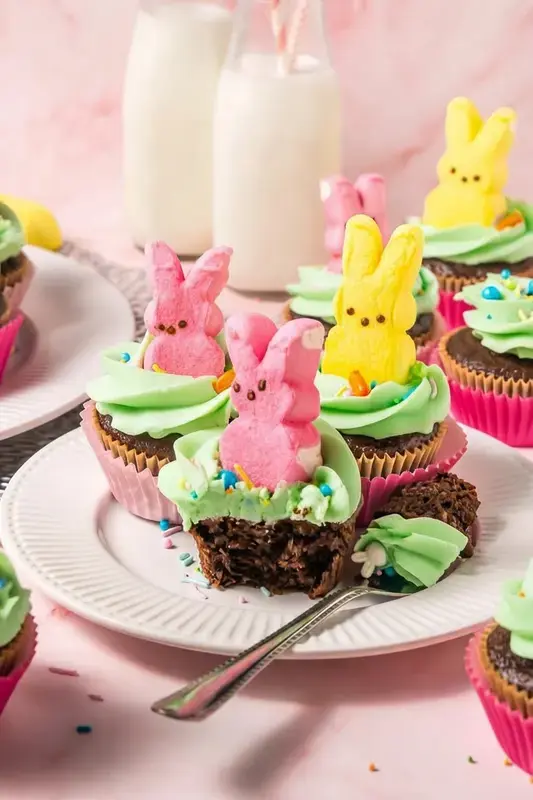 20+ Delicious Easter Treats, 25. Chocolate Peeps Cupcakes