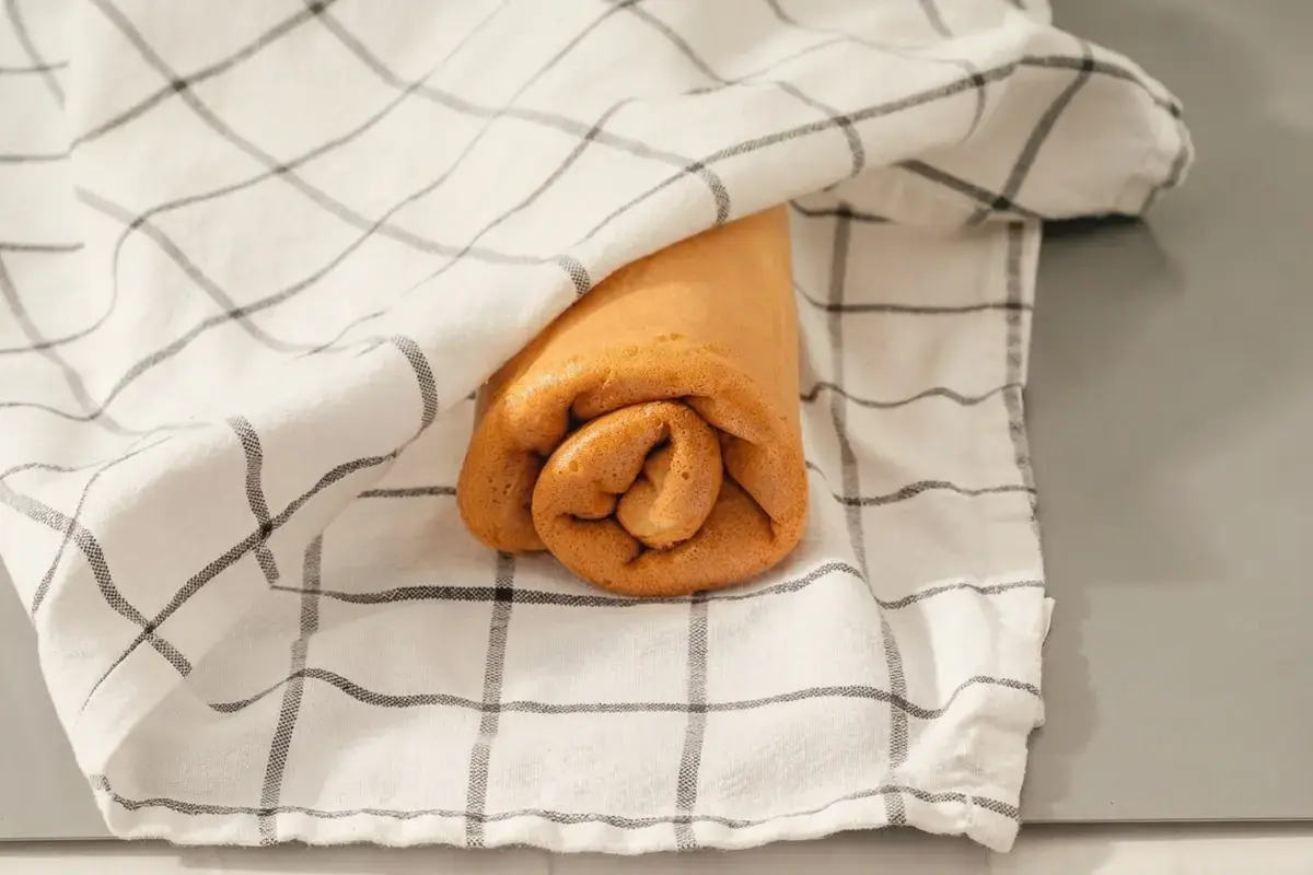 Japanese Cake Roll Recipe: Soft, Fluffy Chiffon Cake With Whipped Cream 42 Japanese Cake Roll, Tips For The Best Japanese Cake Roll